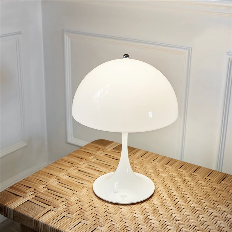 Louis Poulsen Panthella 250 Portable Tischlampe