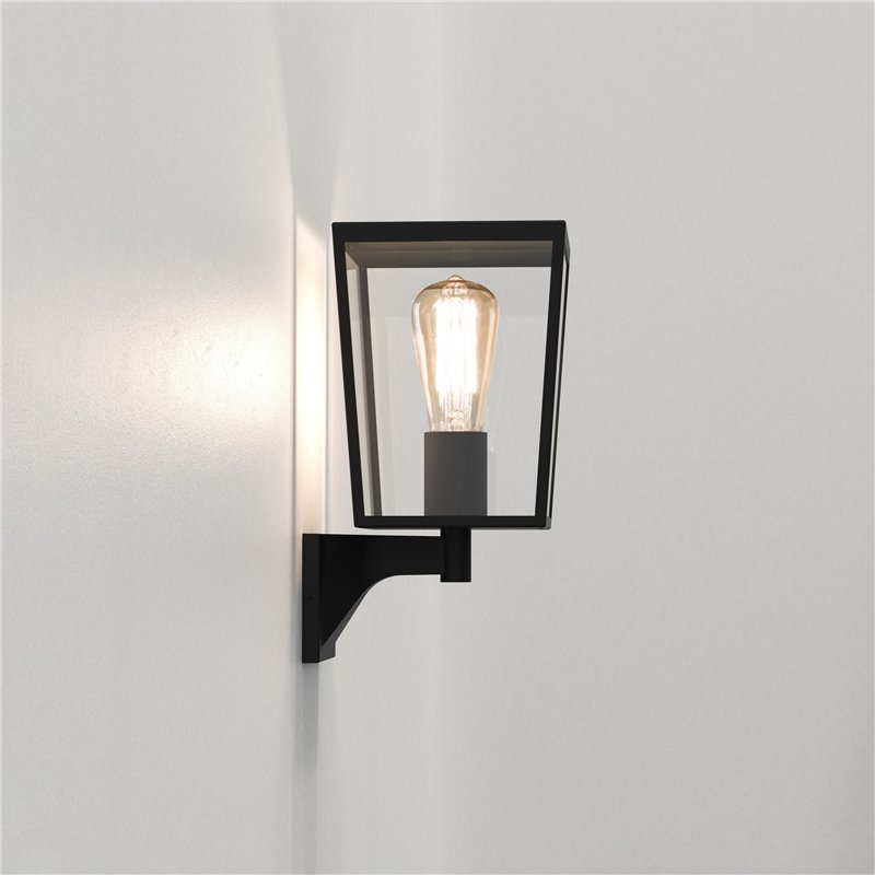 Astro Farringdon wall lamp